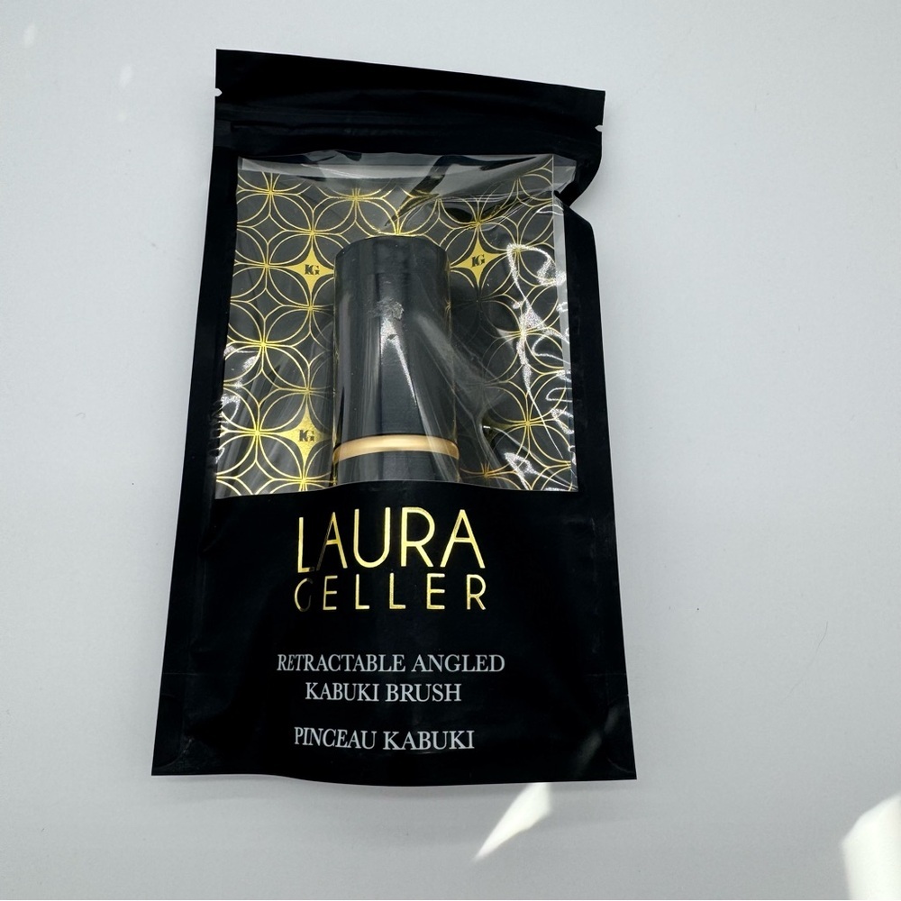 Laura Geller Black and Gold Retractable Angled Kabuki Brush - NEW